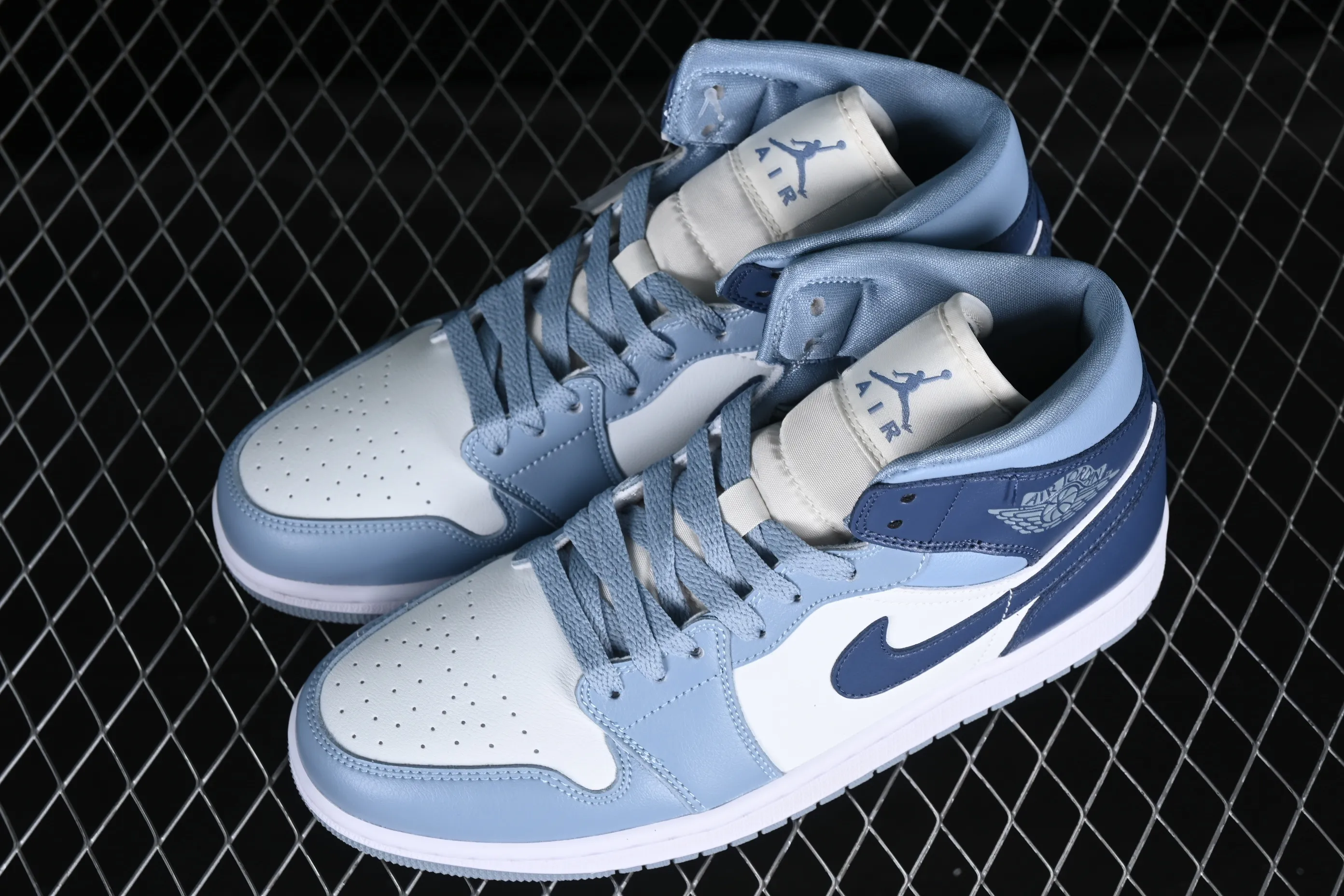 All categories Air Jordan Jordan series basketball shoes Air Jordan 1 Mid Air Jordan 1 Mid AJ1 Joe 1 white and blue Chinese culture and leisure sneakers BQ6472-140